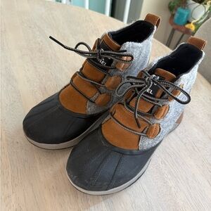 Sorel Out and About Women's Black, Brown, and Gray Winter Boots